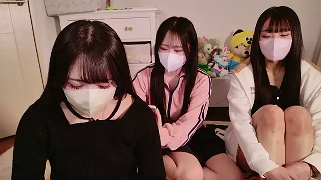 Snapshot of nathi_ko_xo chatting on 03/05/26, 11:06 nathi ko xo online show from 03/05/26, 11:06