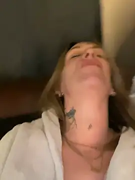 Snapshot of blondebitch2 chatting on 01/11/25, 03:13 blondebitch2 online show from 01/11/25, 03:13