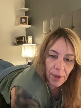 Snapshot of blondebitch2 chatting on 01/21/25, 07:17 blondebitch2 online show from 01/21/25, 07:17