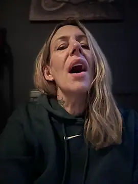 Snapshot of blondebitch2 chatting on 02/07/25, 07:18 blondebitch2 online show from 02/07/25, 07:18