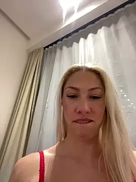 LuisaBecker online show from 12/26/24, 04:14