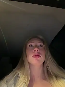 Snapshot of LuisaBecker chatting on 02/02/26, 08:18 LuisaBecker online show from 02/02/26, 08:18