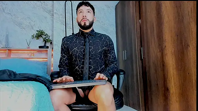 Snapshot of bruno_woods chatting on 12/07/24, 01:03 bruno woods online show from 12/07/24, 01:03