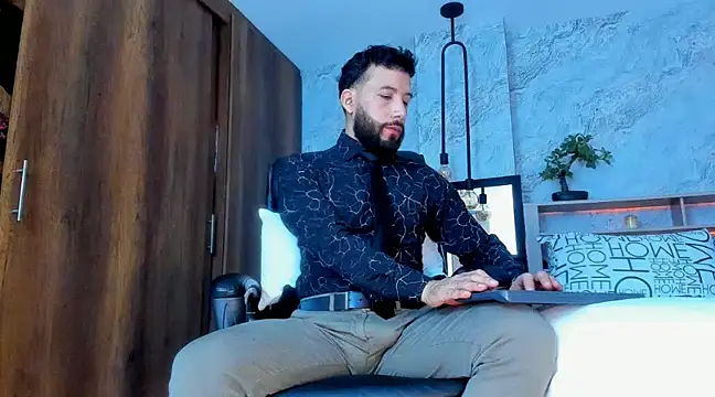 Snapshot of bruno_woods chatting on 02/22/25, 04:30 bruno woods online show from 02/22/25, 04:30