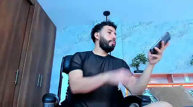 Snapshot of bruno_woods chatting on 03/20/25, 06:20 bruno woods online show from 03/20/25, 06:20