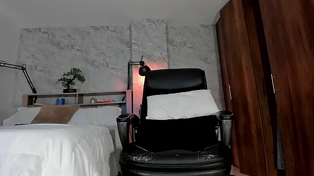 Snapshot of bruno_woods chatting on 10/11/25, 07:23 bruno woods online show from 10/11/25, 07:23