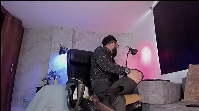 Snapshot of bruno_woods chatting on 11/23/25, 12:49 bruno woods online show from 11/23/25, 12:49