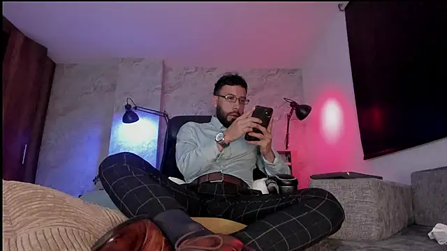 Snapshot of bruno_woods chatting on 11/24/25, 10:37 bruno woods online show from 11/24/25, 10:37