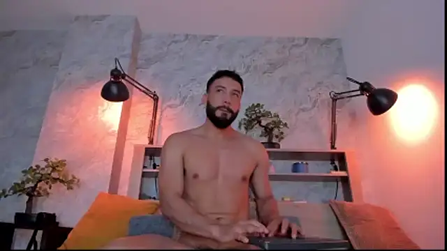 Snapshot of bruno_woods chatting on 12/14/25, 01:33 bruno woods online show from 12/14/25, 01:33