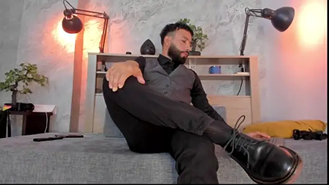 Snapshot of bruno_woods chatting on 12/16/25, 01:27 bruno woods online show from 12/16/25, 01:27