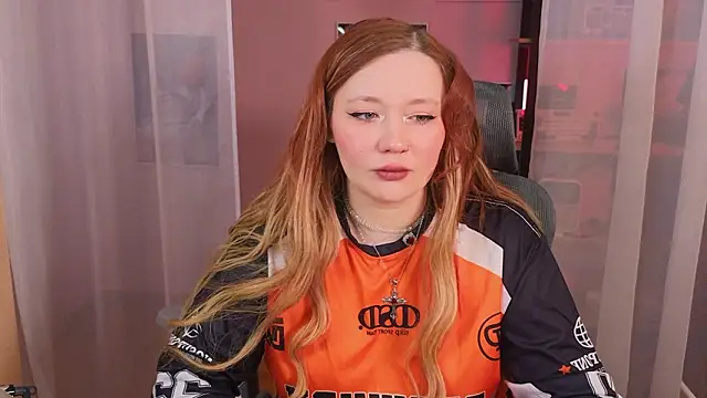 Snapshot of carolina_elf chatting on 02/17/26, 05:15 carolina elf online show from 02/17/26, 05:15