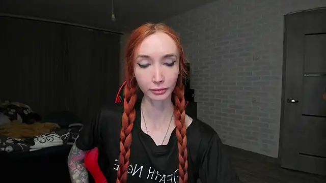 Roxy Silver online show from 10/14/25, 04:19