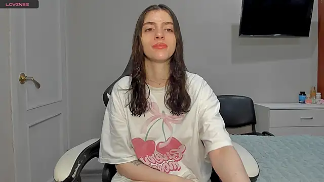 Snapshot of broosnica1 chatting on 12/21/25, 08:21 broosnica1 online show from 12/21/25, 08:21