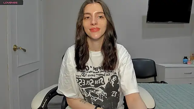 Snapshot of broosnica1 chatting on 12/22/25, 06:54 broosnica1 online show from 12/22/25, 06:54