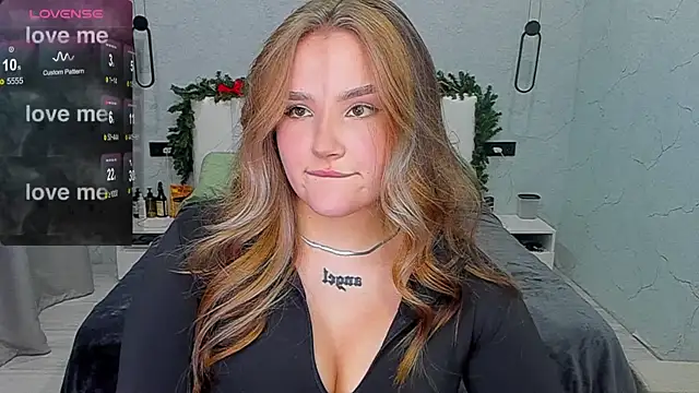 Snapshot of little_m0use chatting on 11/29/25, 03:15 little m0use online show from 11/29/25, 03:15