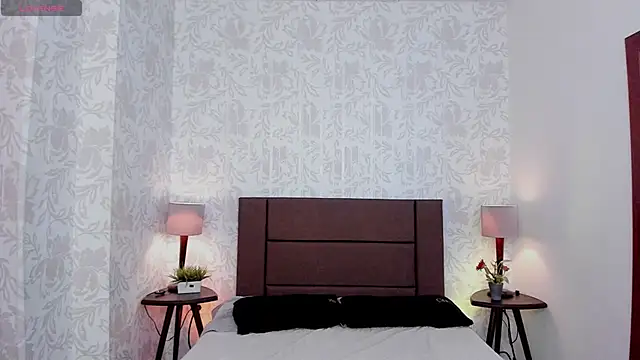 xenia golden online show from 11/08/25, 01:44