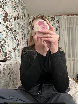 Snapshot of adel_secret chatting on 05/17/26, 08:05 adel secret online show from 05/17/26, 08:05