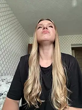 Snapshot of adel_secret chatting on 07/05/26, 12:23 adel secret online show from 07/05/26, 12:23