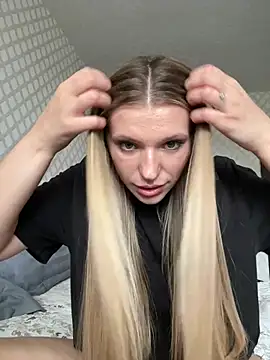 Snapshot of adel_secret chatting on 07/17/26, 11:39 adel secret online show from 07/17/26, 11:39