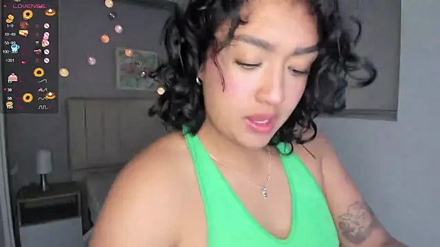 Snapshot of ema_saenz chatting on 12/30/24, 06:49 ema saenz online show from 12/30/24, 06:49