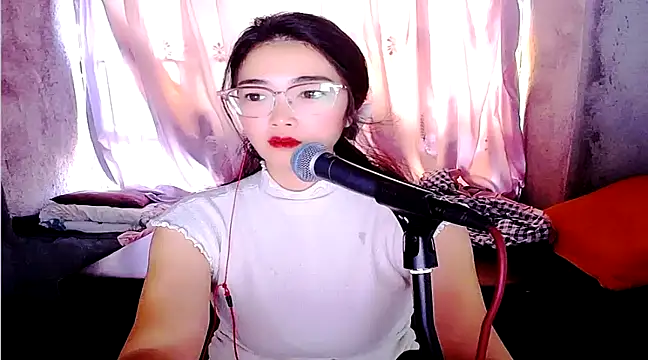 Snapshot of Floor_oo chatting on 02/28/25, 07:37 Floor oo online show from 02/28/25, 07:37