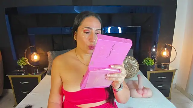 MayraVegas online show from 02/19/25, 01:06