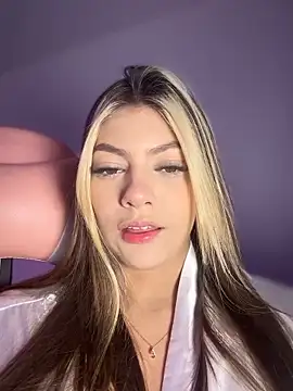 Snapshot of selenne_schmitt chatting on 01/15/25, 02:06 selenne schmitt online show from 01/15/25, 02:06