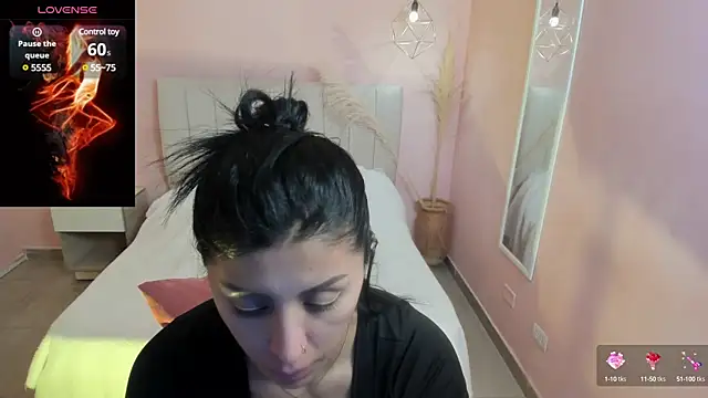 Snapshot of tiffani__love chatting on 01/11/25, 01:32 tiffani  love online show from 01/11/25, 01:32
