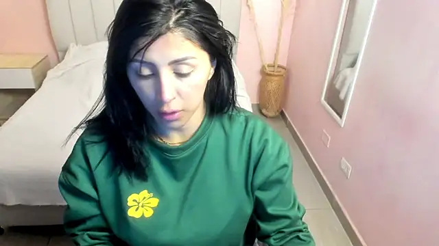Snapshot of tiffani__love chatting on 01/15/25, 01:31 tiffani  love online show from 01/15/25, 01:31