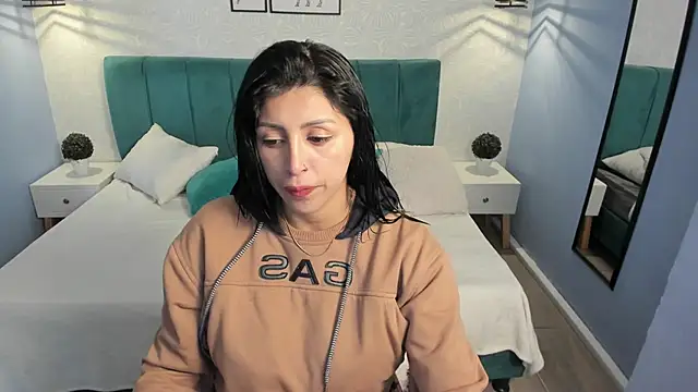 Snapshot of tiffani__love chatting on 02/22/25, 01:35 tiffani  love online show from 02/22/25, 01:35