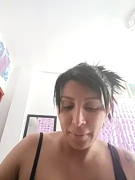 Snapshot of tiffani__love chatting on 09/10/25, 05:46 tiffani  love online show from 09/10/25, 05:46