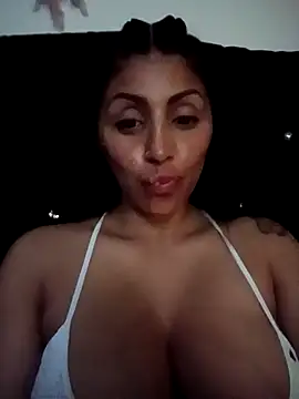 Snapshot of tiffani__love chatting on 09/15/25, 02:22 tiffani  love online show from 09/15/25, 02:22