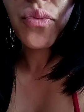 Snapshot of tiffani__love chatting on 10/09/25, 08:18 tiffani  love online show from 10/09/25, 08:18