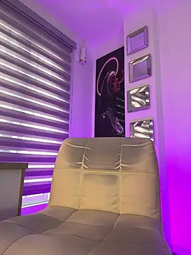 babybriexxx online show from 12/19/24, 04:46