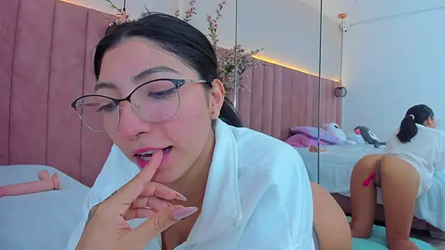 MarianaBranzz online show from 02/10/25, 07:17