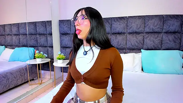 MarianaBranzz online show from 11/15/25, 05:27