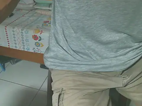 triangle0623 online show from 10/27/25, 09:24