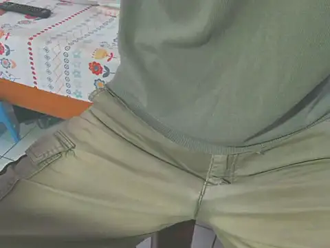 triangle0623 online show from 11/06/25, 08:04