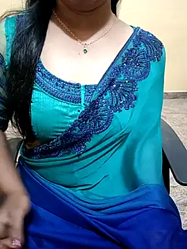 Snapshot of Nithya_05 chatting on 10/09/25, 06:00 Nithya 05 online show from 10/09/25, 06:00