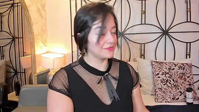 nahomi sweett online show from 09/25/25, 11:03