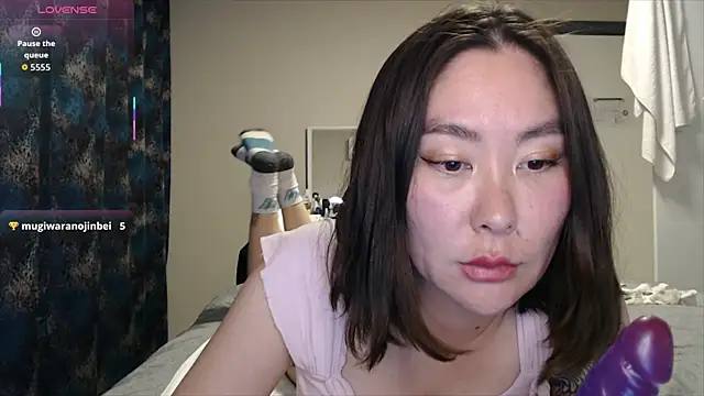 Maya Kumashiro online show from 11/28/25, 09:28