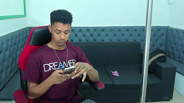 Hottwinkguys online show from 03/19/25, 01:40