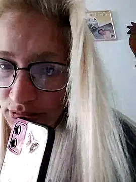 Snapshot of rusher27 chatting on 09/10/25, 04:29 rusher27 online show from 09/10/25, 04:29