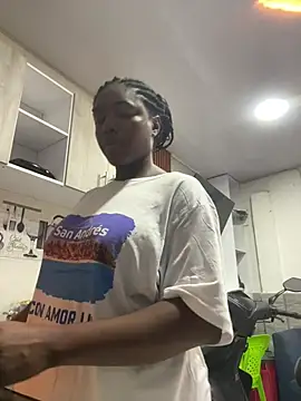 Snapshot of Alessiiaa_ chatting on 07/29/26, 12:25 Alessiiaa online show from 07/29/26, 12:25