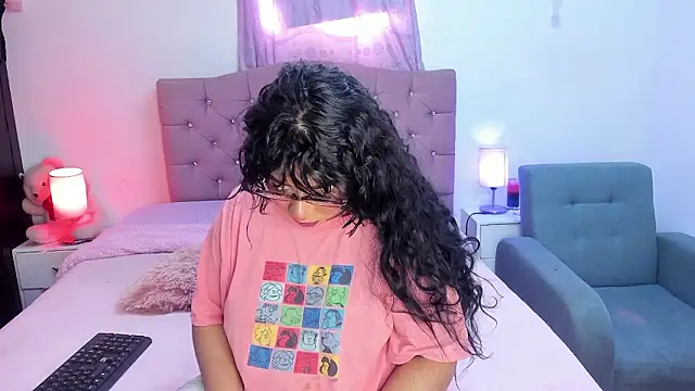 Snapshot of Latinabombsheell chatting on 02/09/26, 07:18 Latinabombsheell online show from 02/09/26, 07:18