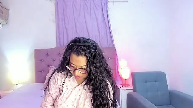 Latinabombsheell online show from 04/28/26, 04:06