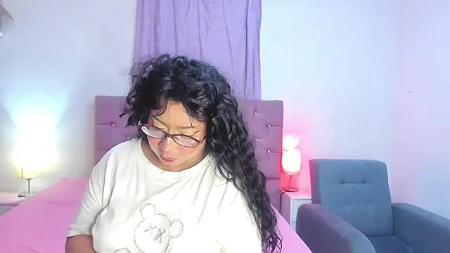 Latinabombsheell online show from 06/12/26, 06:40