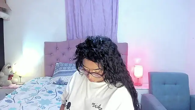 Latinabombsheell online show from 06/21/26, 04:37