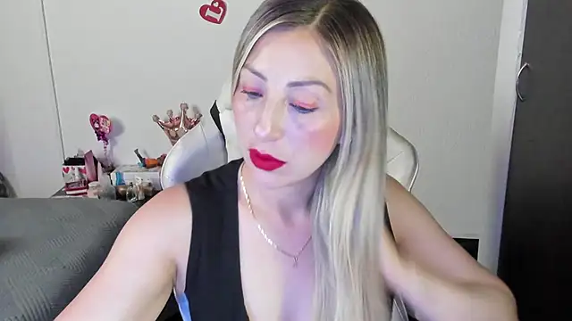 Andreina Suann online show from 11/18/25, 10:52