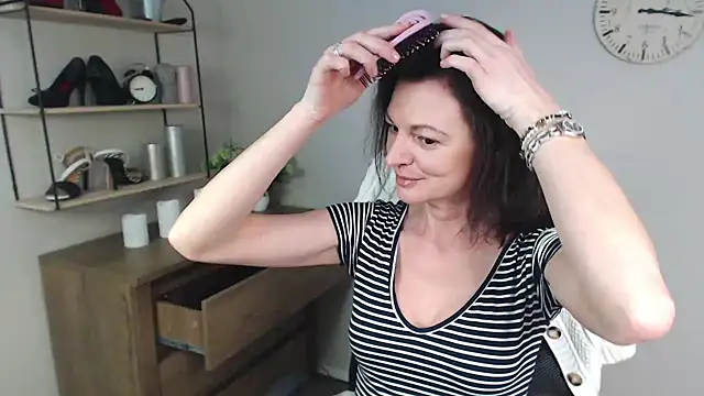 VivianWILD online show from 01/30/25, 06:56